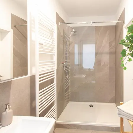 Juliusliving - Modernes Wohnen An Der Juliuspromenade Apartman *